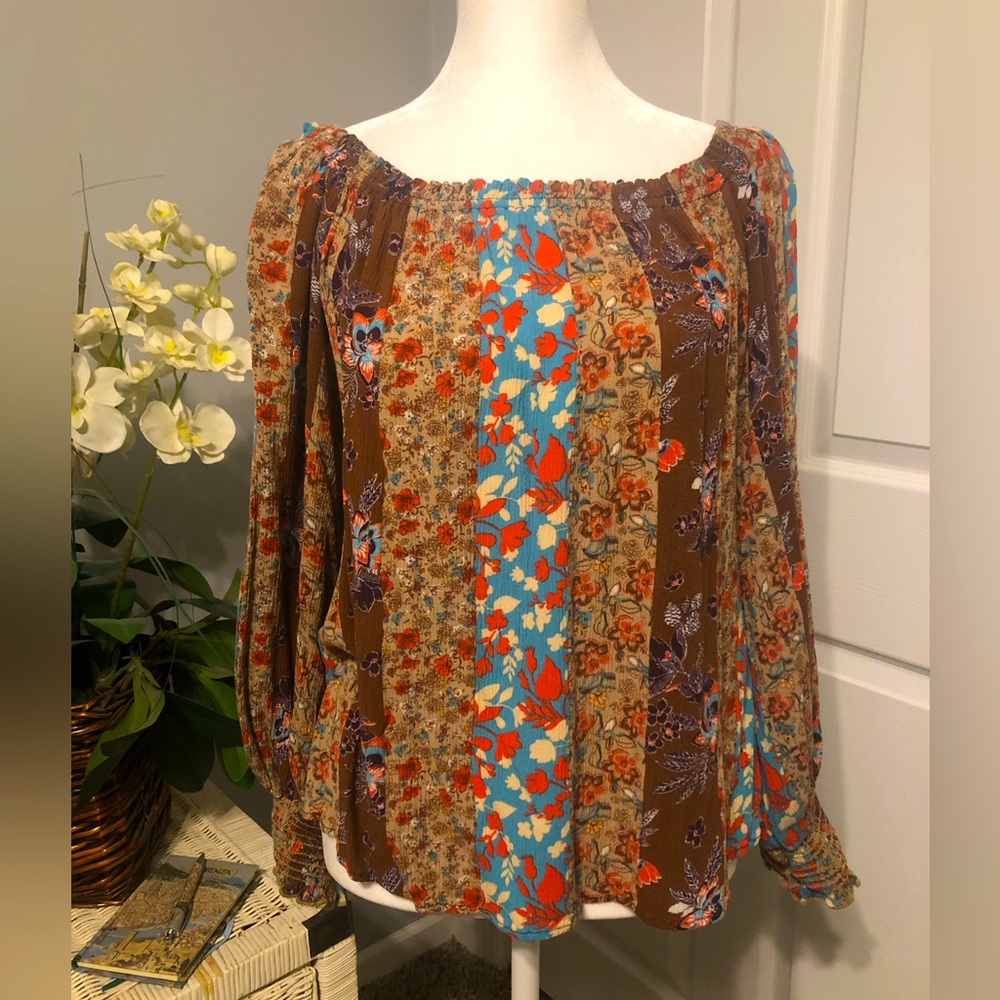 Vine and Love, Bohemian, floral, off/on the shoulder blouse. Size large